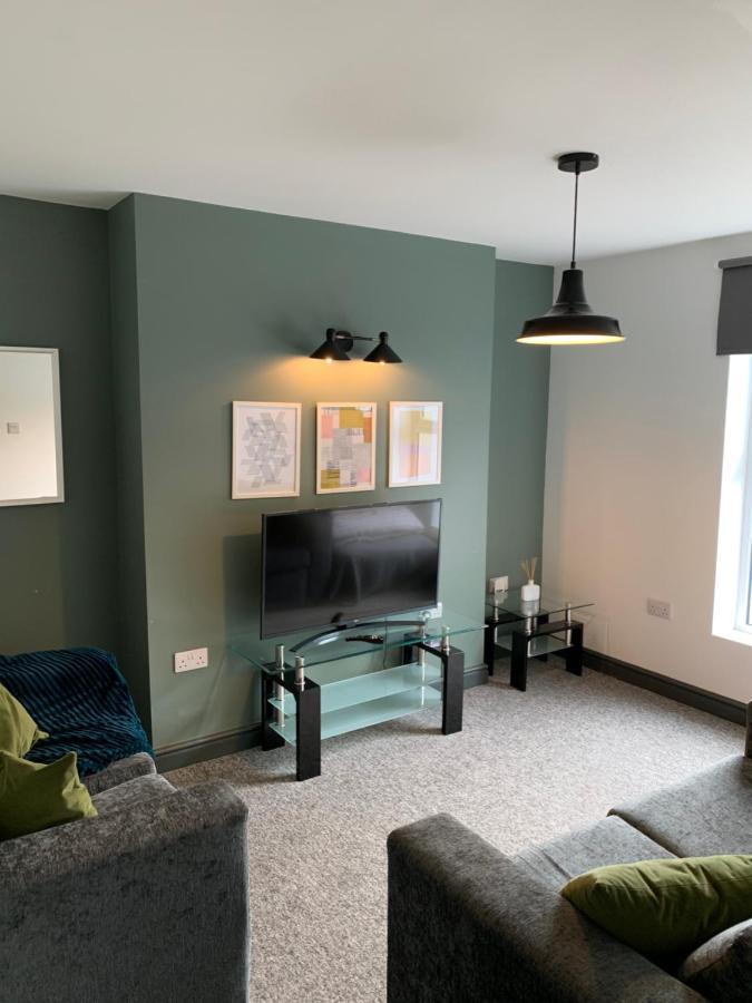 Quiet Location - 3 Bedroom Family House With 3 Shower Room - 2 Parking Spaces بلايموث المظهر الخارجي الصورة